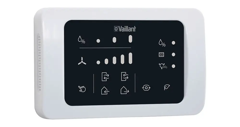 Vaillant Bedieneinheit mit Touchscreen, Icons zur Anzeige von Luftfeuchtigkeit, CO2-Sensor und Temperaturregelung in einem kompakten weißen Gehäuse.